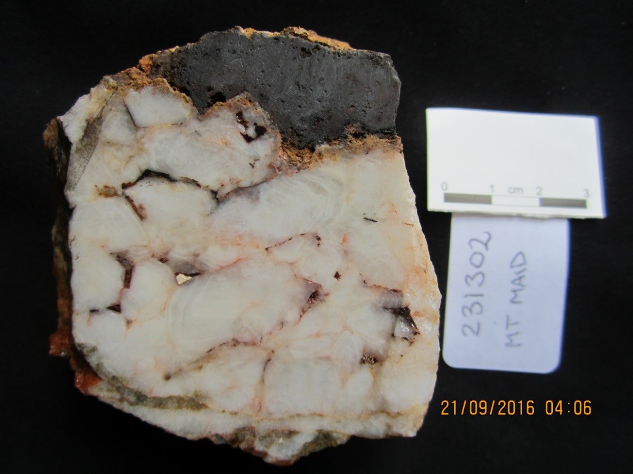PLATE 8: Tightly packed coarse, growth zoned, euhedral quartz crystals with little open space. Ore vein sample from Mountain Maid, Plutonic hypozonal (Sample #231302; 1.62 g/t Au, 41.3 g/t Ag).